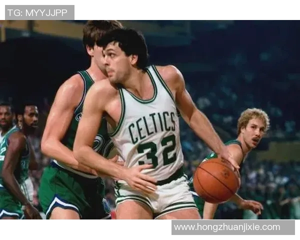 克林特卡佩拉:从默默无闻到NBA篮下巨星的奋斗历程与成就分析 克林特卡佩拉:从默默无闻到NBA篮下巨星的奋斗历程与成就分析